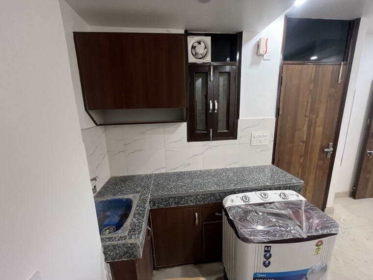 Kitchen, dlf-city-phase-iv 1 Bedroom 750 Sq.Ft. Builder Floor In Dlf Phase iv Gurgaon 10323534