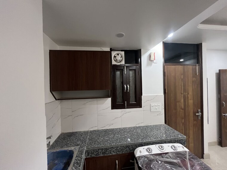 Kitchen, dlf-city-phase-iv 1 Bedroom 750 Sq.Ft. Builder Floor In Dlf Phase iv Gurgaon 10323534
