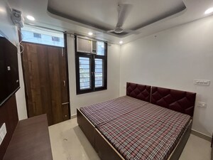 Bedroom in 1 BHK Builder Floor at DLF City Phase IV, Dlf Phase iv – for Rent