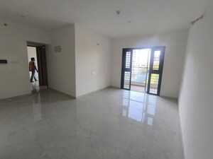 Room in 2 BHK Apartment at Kohinoor Shangrila, Pimpri – for Rent