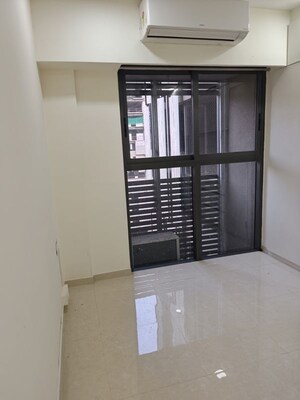 Room in 2 BHK Apartment at Lodha Altia, Wadala – for Rent