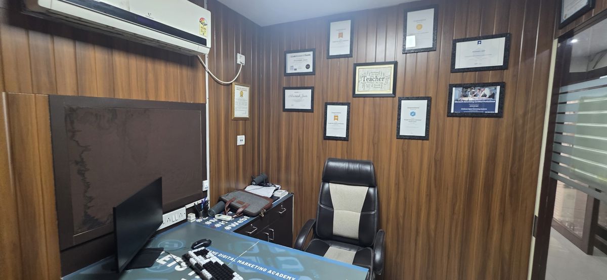 Office Space For Rent in Pandri