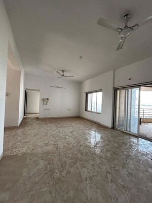 Room in 3 BHK Apartment at Wanowrie – for Sale