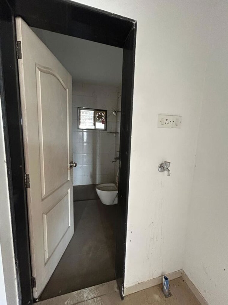 Attached Bathroom, wanowrie 3 Bedroom 1600 Sq.Ft. Apartment In Wanowrie Pune 10323652