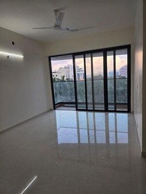 Room in 3 BHK Apartment at Kalpataru Mugnus, Bandra East – for Rent