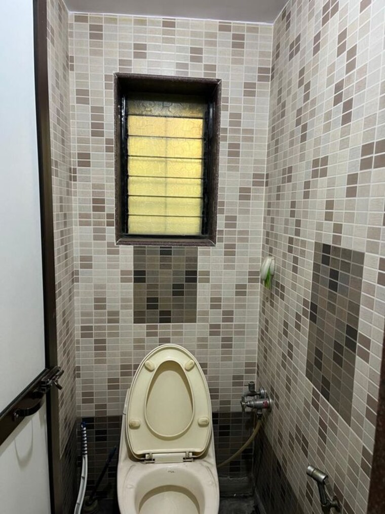 Bathroom, samata nagar 1 Bedroom 450 Sq.Ft. Apartment In Samata Nagar Thane 10323672