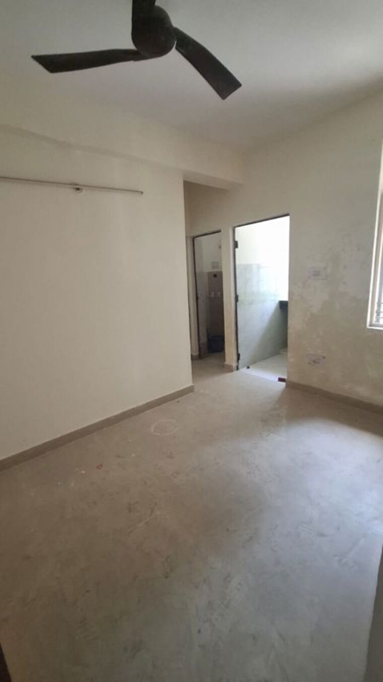 Room, vaidpura 1 Bedroom 30 Sq.Mt. Apartment In Vaidpura Greater Noida 10321353