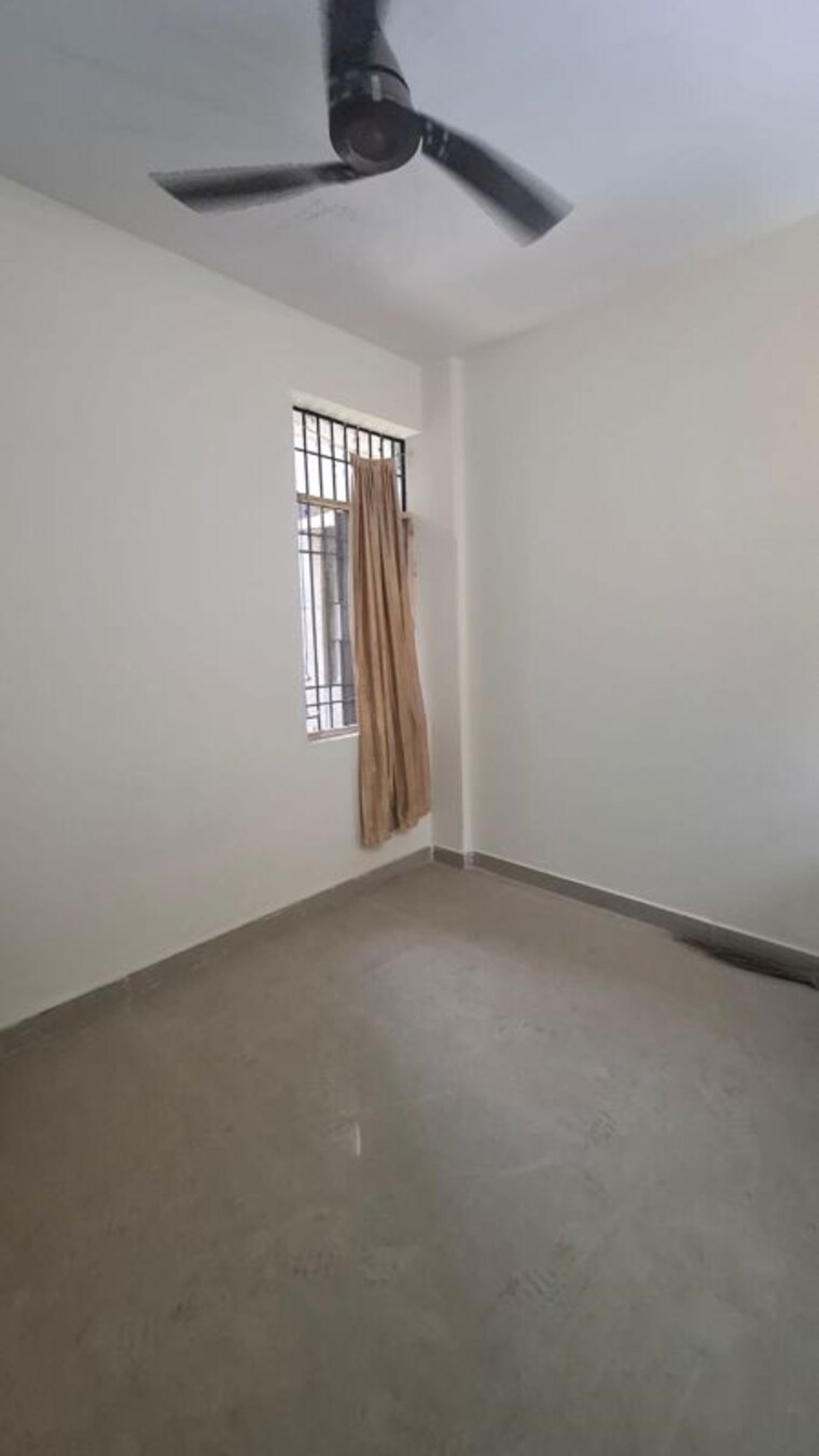 Room, vaidpura 1 Bedroom 30 Sq.Mt. Apartment In Vaidpura Greater Noida 10321353