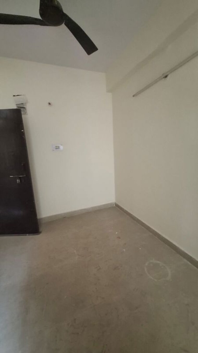 Room, vaidpura 1 Bedroom 30 Sq.Mt. Apartment In Vaidpura Greater Noida 10321353