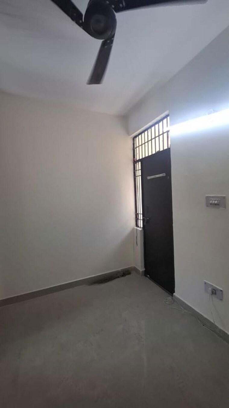 Room, vaidpura 1 Bedroom 30 Sq.Mt. Apartment In Vaidpura Greater Noida 10321353