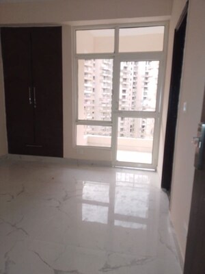 Room in 2 BHK Apartment at Supertech Cape Luxe, Sector 74 – for Rent