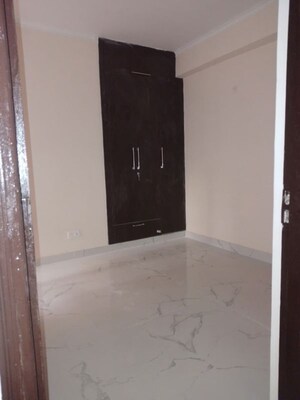 Room in 2 BHK Apartment at Supertech Cape Luxe, Sector 74 – for Rent