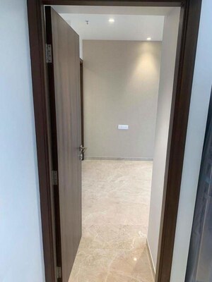 Room in 2 BHK Apartment at Hiranandani Highland, Powai – for Sale