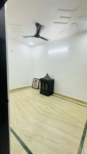 Room in 3 BHK Builder Floor at Tagore Garden Extension – for Rent