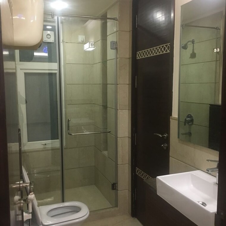 Bathroom, east of kailash 3 Bedroom 2700 Sq.Ft. Builder Floor In East Of Kailash Delhi 10323708