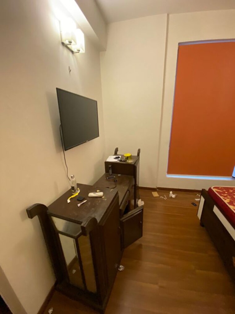 Living Room, pioneer-park-phase-1 2 Bedroom 1270 Sq.Ft. Apartment In Sector 61 Gurgaon 10323528