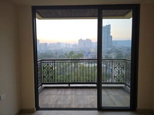 Room in 2 BHK Apartment at Lodha Sterling, Kolshet Road – for Sale