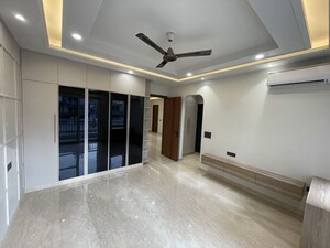 Room in 4 BHK Builder Floor at Sector 57 – for Sale