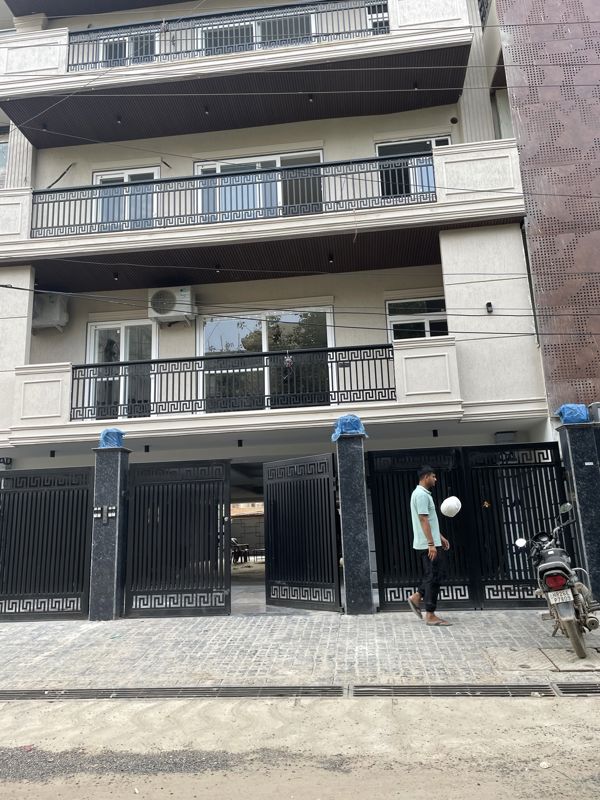 4 BHK + Servant Room Builder Floor For Sale in Sector 57