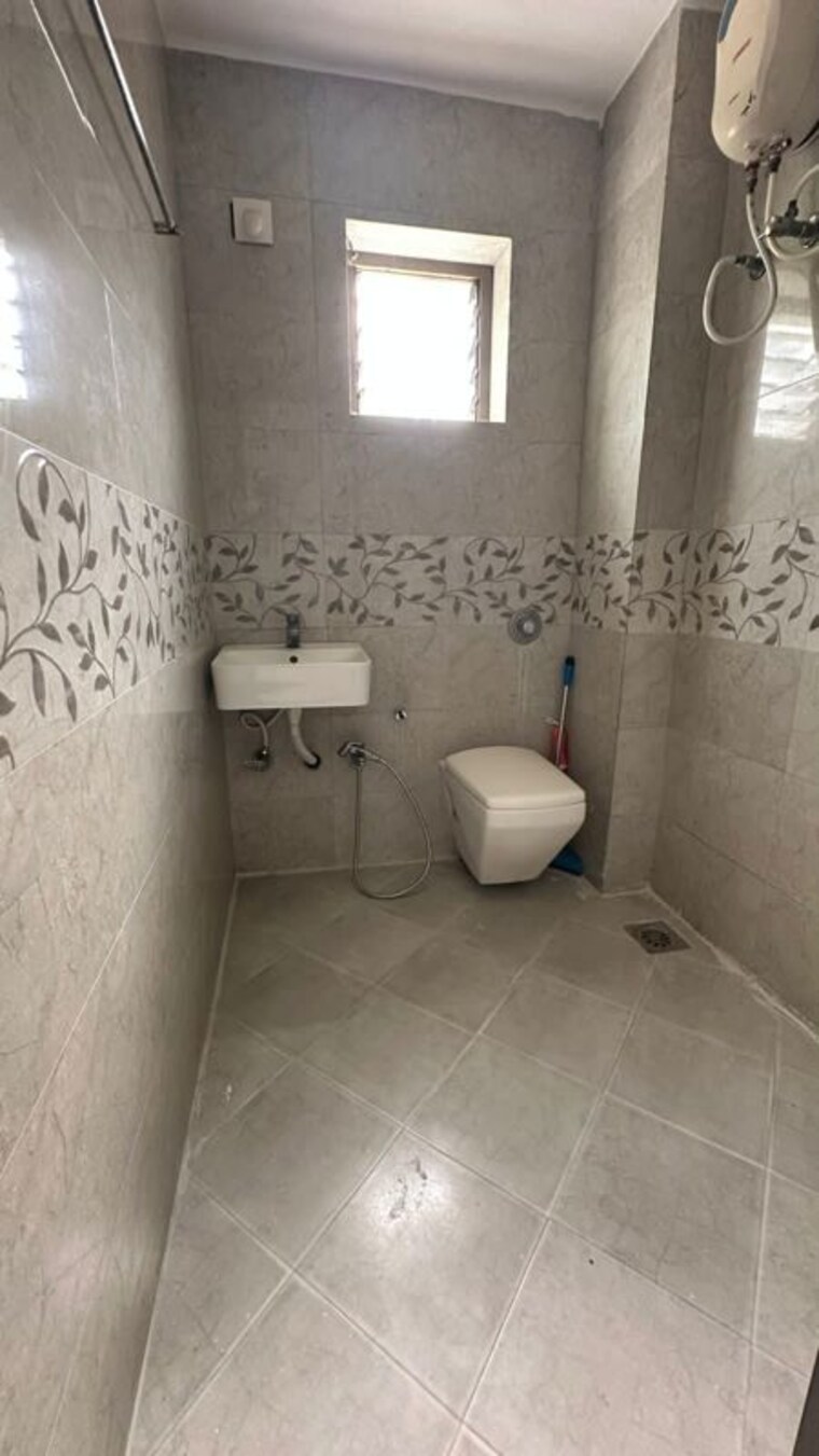 Bathroom, naranpura 3 Bedroom 1740 Sq.Ft. Apartment In Naranpura Ahmedabad 10323869