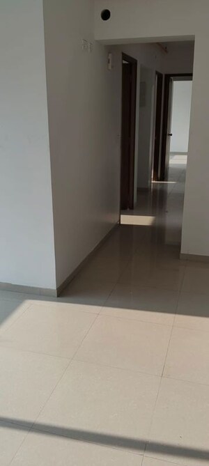 Room in 3 BHK Apartment at Kalpataru Parkcity Sunrise, Kolshet Road – for Rent