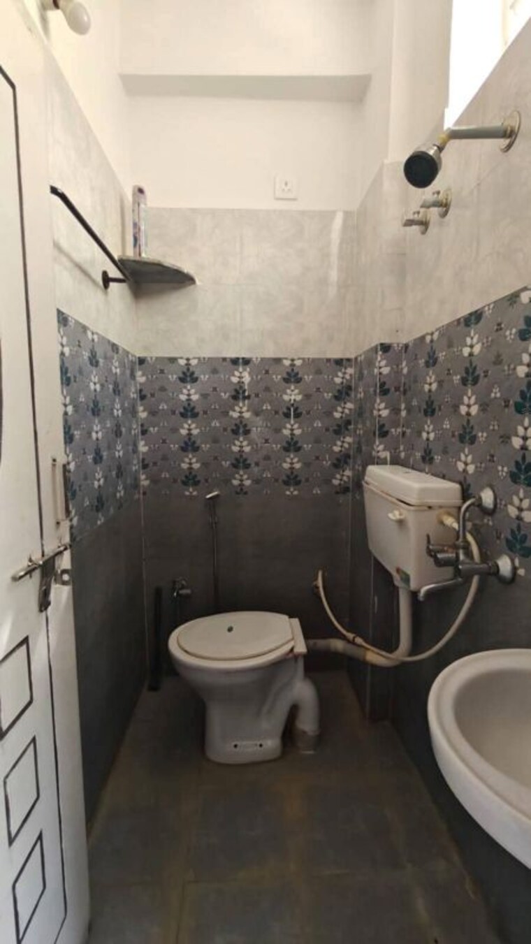 Bathroom, begumpet 1 RK 330 Sq.Ft. Builder Floor In Begumpet Hyderabad 10323984
