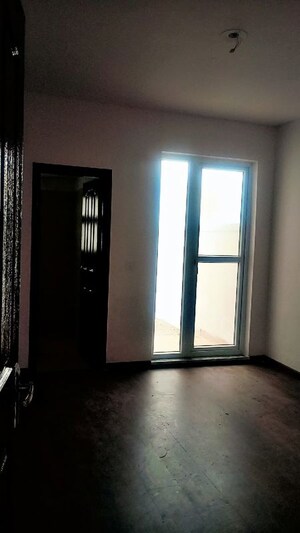 Room in 3 BHK Builder Floor at Sector 77 – for Sale
