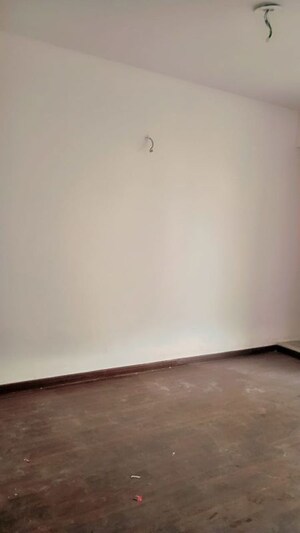 Room in 3 BHK Builder Floor at Sector 77 – for Sale