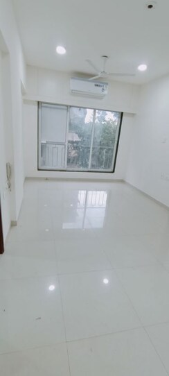 2 BHK Apartment For Rent in Gardenia Apartment Santacruz