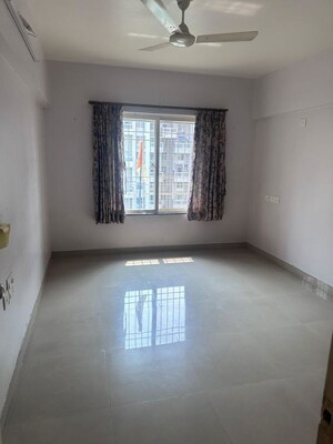 Room in 2 BHK Apartment at Amanora Future Towers, Hadapsar – for Sale