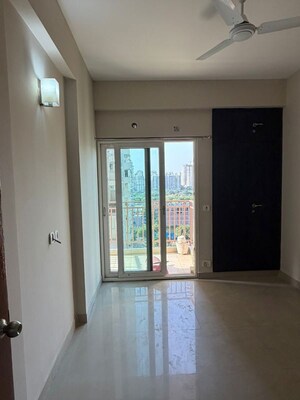 Room in 3 BHK Apartment at Mahagun Moderne, Sector 78 – for Rent