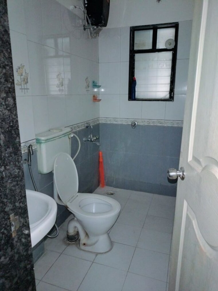 Bathroom, mont-vert-tropez 3 Bedroom 1250 Sq.Ft. Apartment In Wakad Pune 10324024