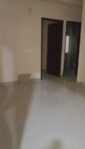 Room in 2 BHK Apartment at Amrapali Dream Valley, Tech Zone 4 Greater Noida – for Rent