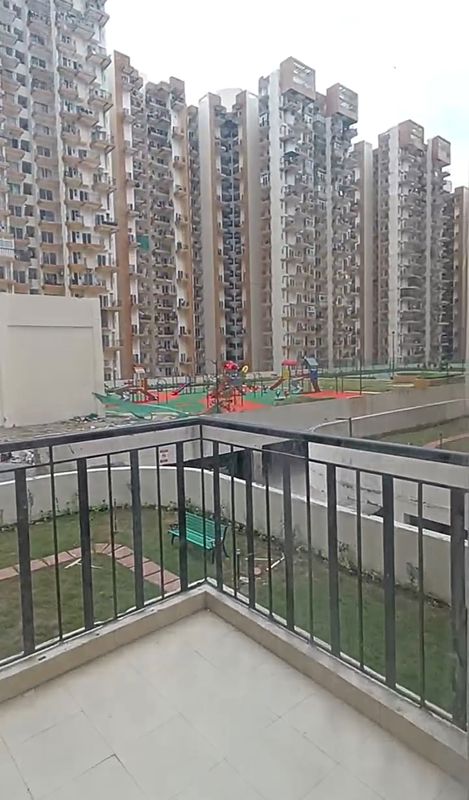 3 BHK 1400 Sq.Ft. Apartment in Amrapali Centurian Park