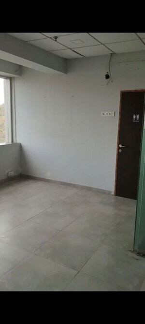 Room in  Office Space at Naupada – for Rent