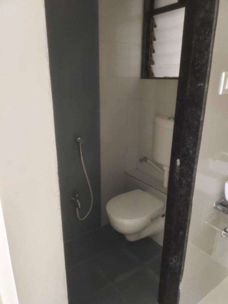 Bathroom, nahar-amaryllis-towers-and-plaza 2 Bedroom 550 Sq.Ft. Apartment In Chandivali Mumbai 10324085