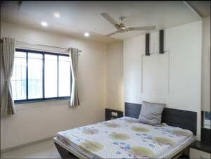 Bedroom in 2.5 BHK Apartment at Kothrud – for Rent