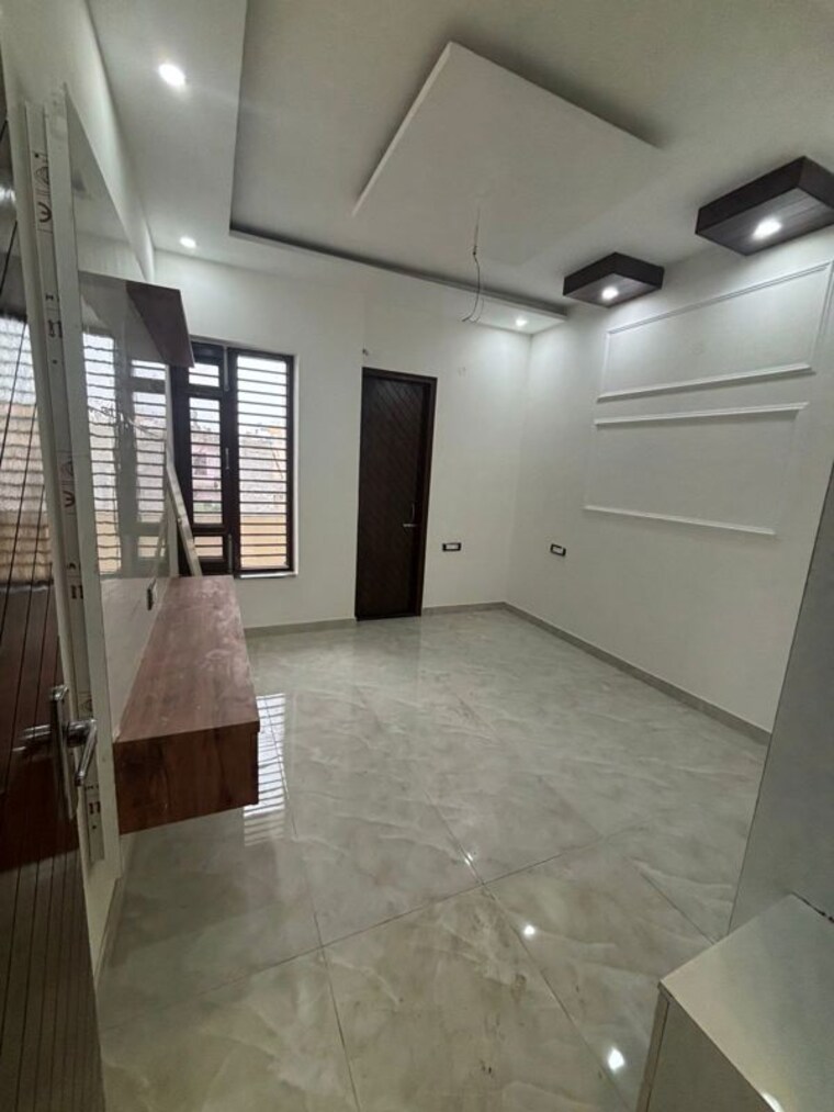 Room, sunny enclave 3 Bedroom 113 Sq.Yd. Independent House In Sunny Enclave Mohali 10317908