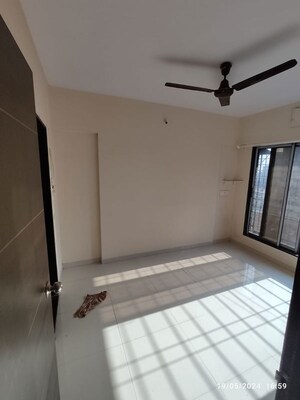 Furnished Amenities in 1 RK Apartment at Chatrapati Shivaji Raje Complex, Kandivali West – for Rent