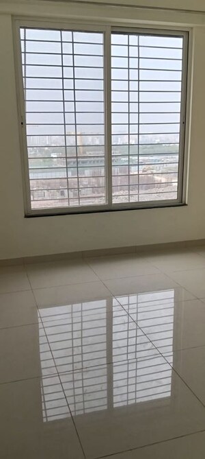 Room in 2 BHK Apartment at Kolte Patil Life Republic R 10, Hinjewadi – for Rent