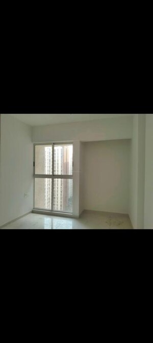 Room in 1 BHK Apartment at Kalpataru Parkcity Sunrise A, Kolshet Road – for Rent