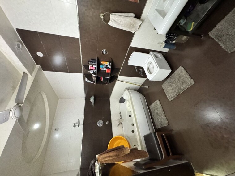 Washroom, dayanand nagar 5 Bedroom 5800 Sq.Ft. Independent House In Dayanand Nagar Ghaziabad 10324193