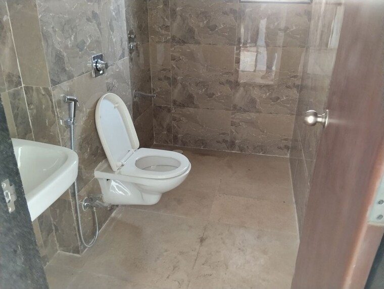 Bathroom, vtp-beaumonde 2.5 Bedroom 11000 Sq.Ft. Apartment In Kharadi Pune 10324233