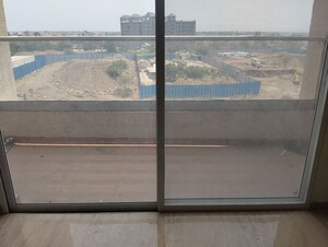 Room in 2.5 BHK Apartment at VTP Beaumonde, Kharadi – for Rent