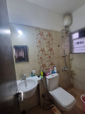 Bathroom in 4 BHK Apartment at Kumar Parc Residences, Hadapsar – for Sale