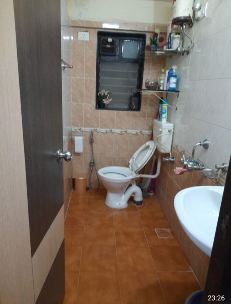 Bathroom, je-and-vee-om-trimurti 2 Bedroom 591 Sq.Ft. Apartment In Malad East Mumbai 10324287