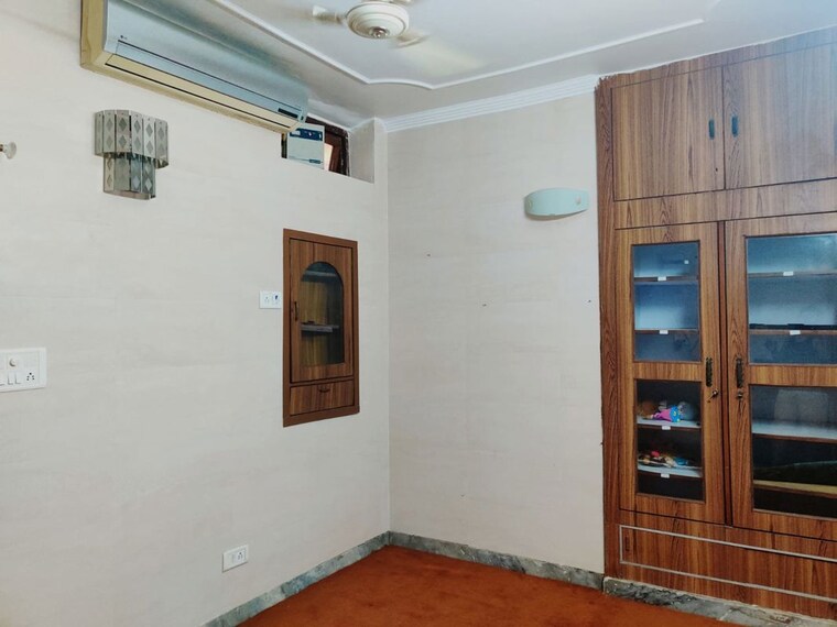 Room, rajouri garden 2 Bedroom 80 Sq.Yd. Builder Floor In Rajouri Garden Delhi 10324311