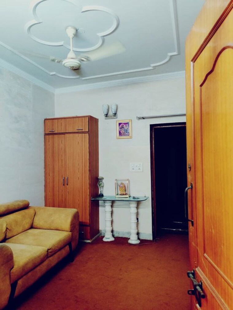 Bedroom, rajouri garden 2 Bedroom 80 Sq.Yd. Builder Floor In Rajouri Garden Delhi 10324311