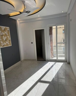 Room in 3 BHK Apartment at Kalidas Road – for Sale