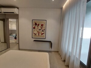 Room in 2 BHK Apartment at Lokhandwala Octacrest, Kandivali East – for Rent